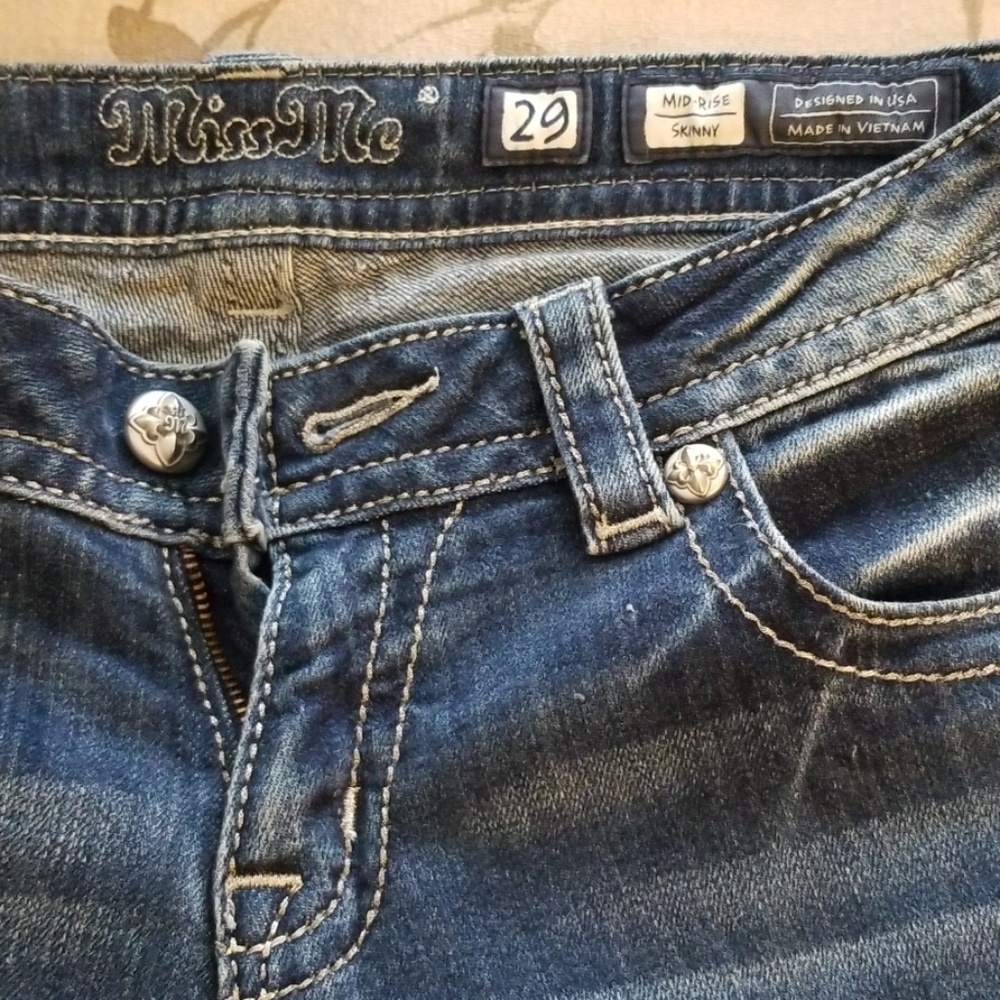 Miss Me Blue wash jeans